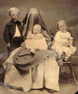 creepy-kids-family-hood